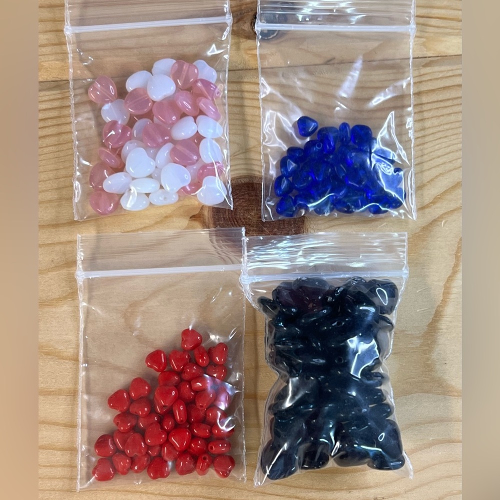Bulk Lot Heart Beads Blue Red Pink White Black Approx 180 Beads Jewelry & Crafts